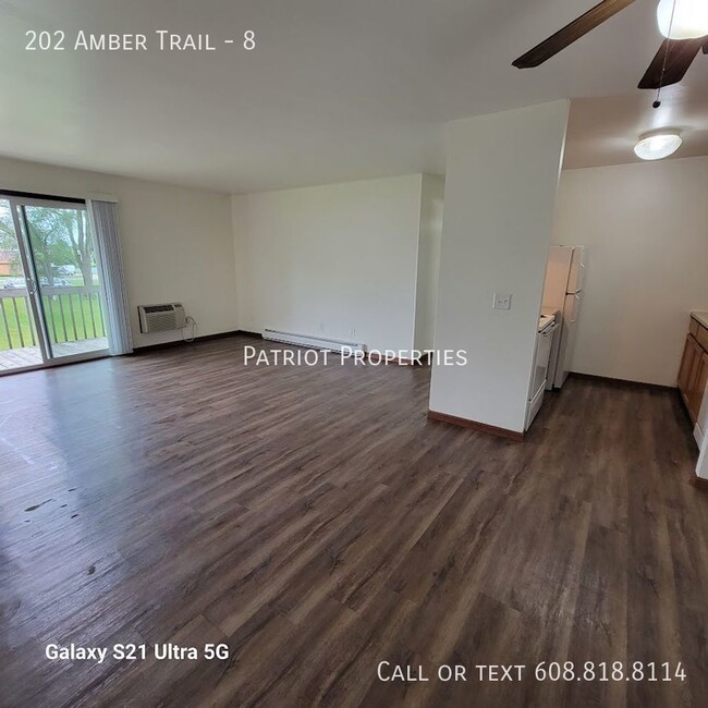Building Photo - 2 bedroom/ 1 bath apartment in Sun Prairie...