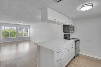 Building Photo - 6315 La Costa Dr