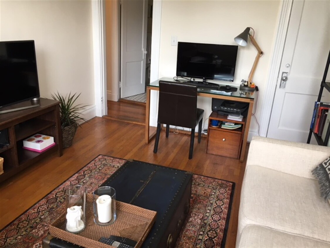 Primary Photo - 10 Craigie St