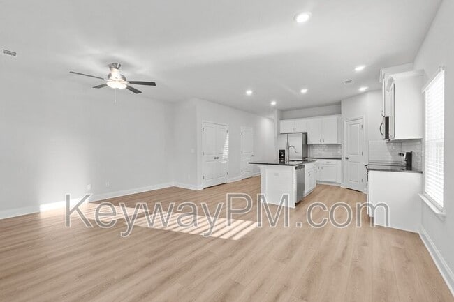 Building Photo - 1301 Newbern Dr