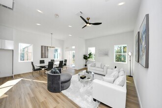 Building Photo - 1216 D E 34th St