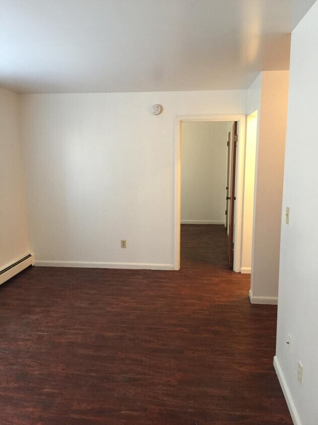 Foto principal - 325 E Leasure Ave