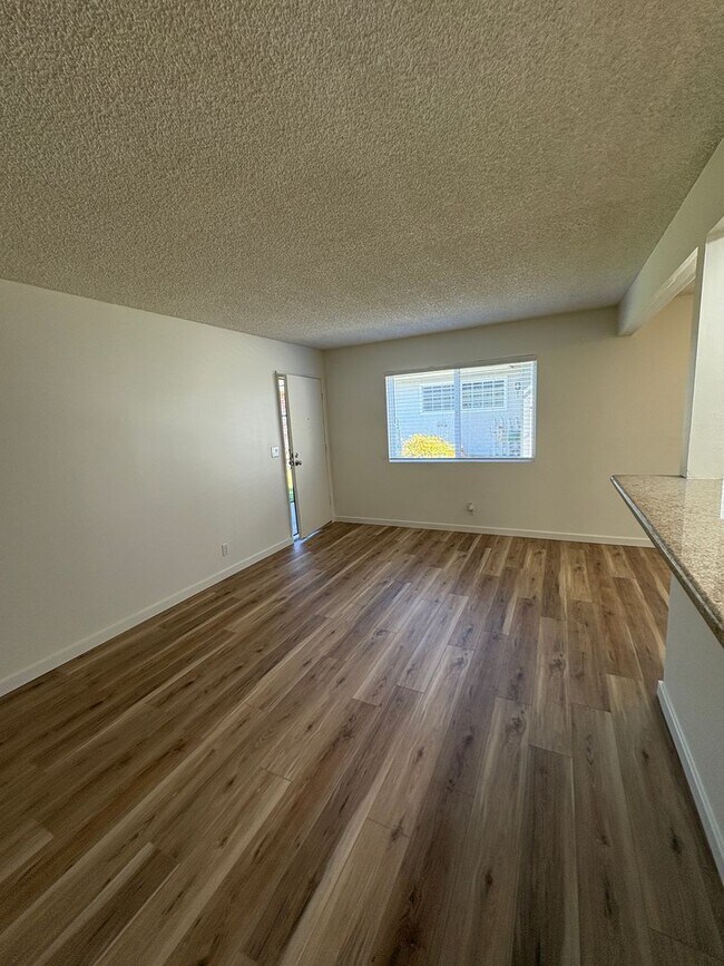 Foto del edificio - 2 + 1  2 Story Townhouse Ventura, CA