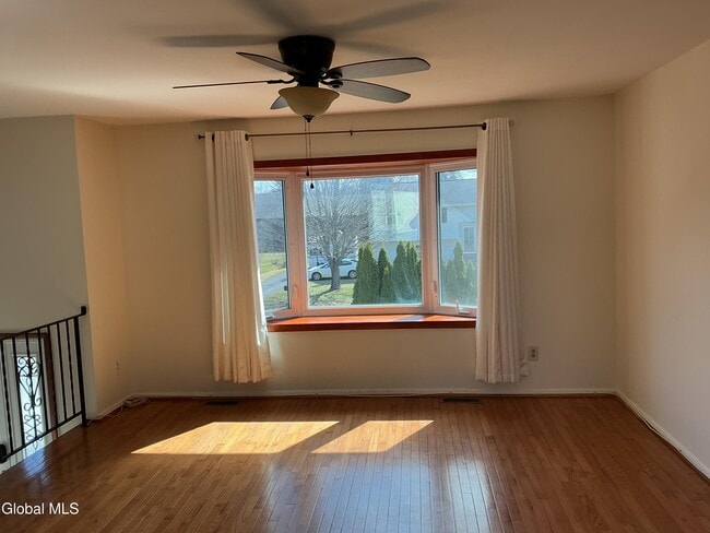 Foto del edificio - 2 Dyer Dr