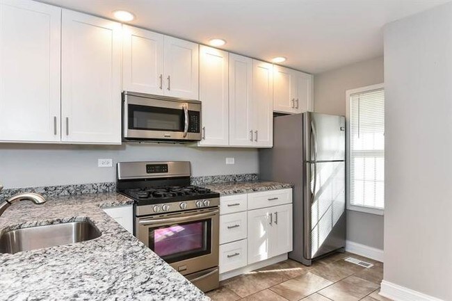 Building Photo - 104 W 67th Street, Westmont, IL, 60559