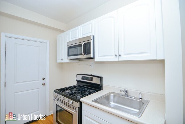 Foto del edificio - 750 W Addison St
