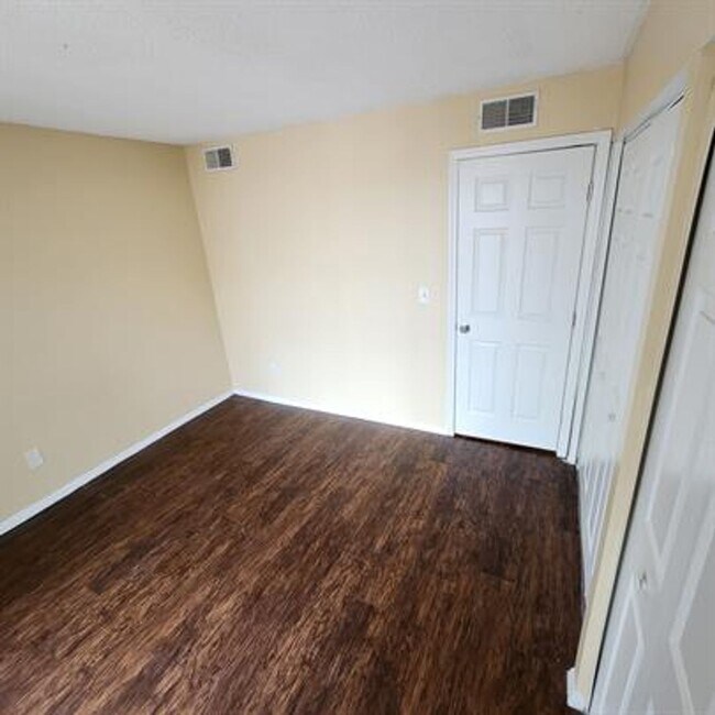 Building Photo - Waterside Community Condo – Steps from Sce...