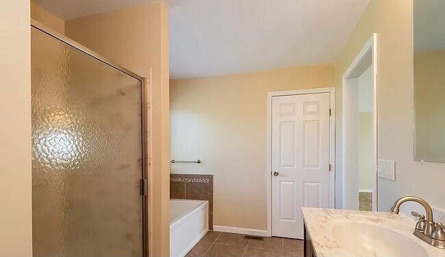 Building Photo - 8280 Twin Cove Ct