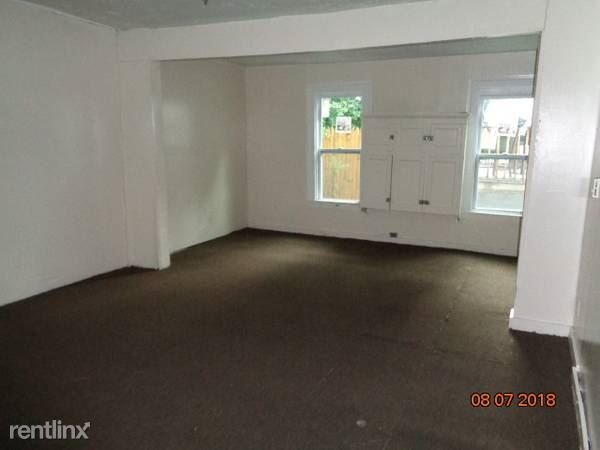 Building Photo - 2 br, 1 bath Apartment - 30 Bartlett St Down