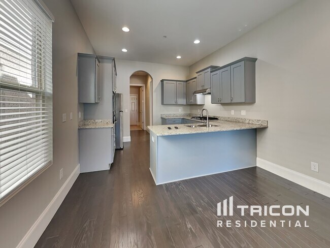 Foto del edificio - 1418 Hicks Edgen Rd