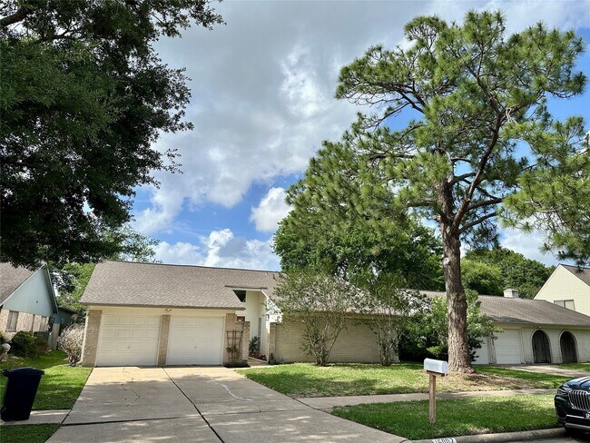 Foto del edificio - 16007 Mill Point Dr