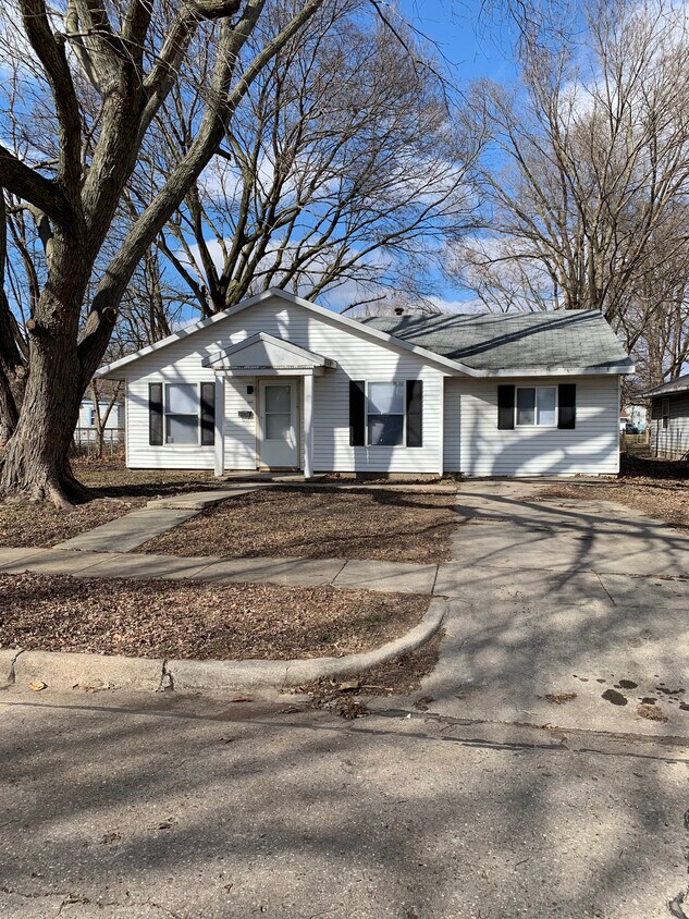 Primary Photo - 604 E Eureka St