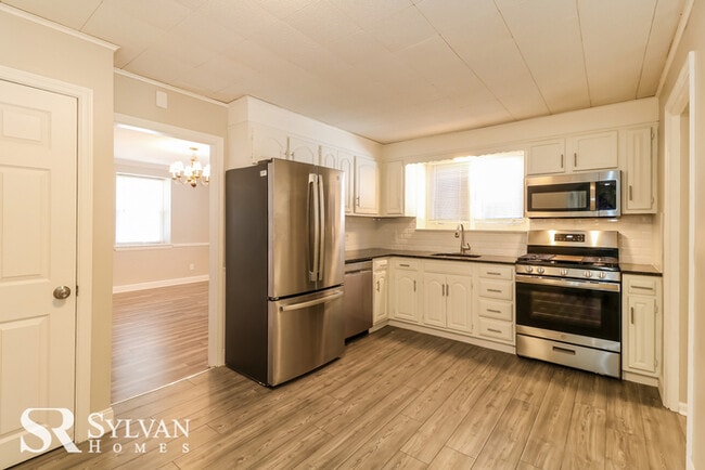Building Photo - Fall in love with this beautiful 3BR 1.5BA...