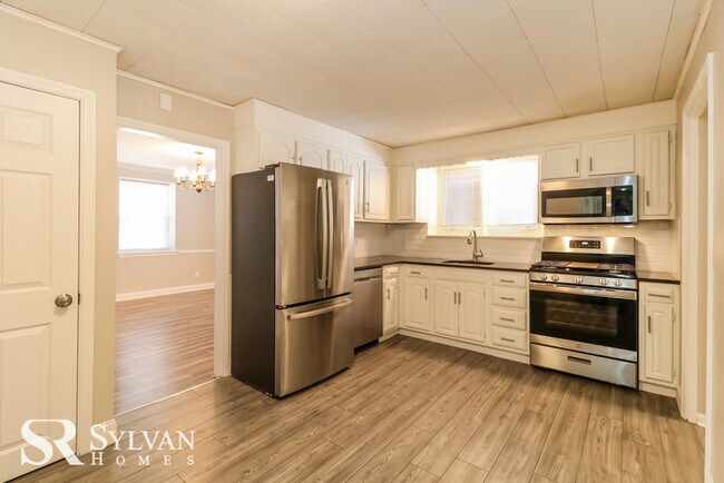 Foto del edificio - Fall in love with this beautiful 3BR 1.5BA...