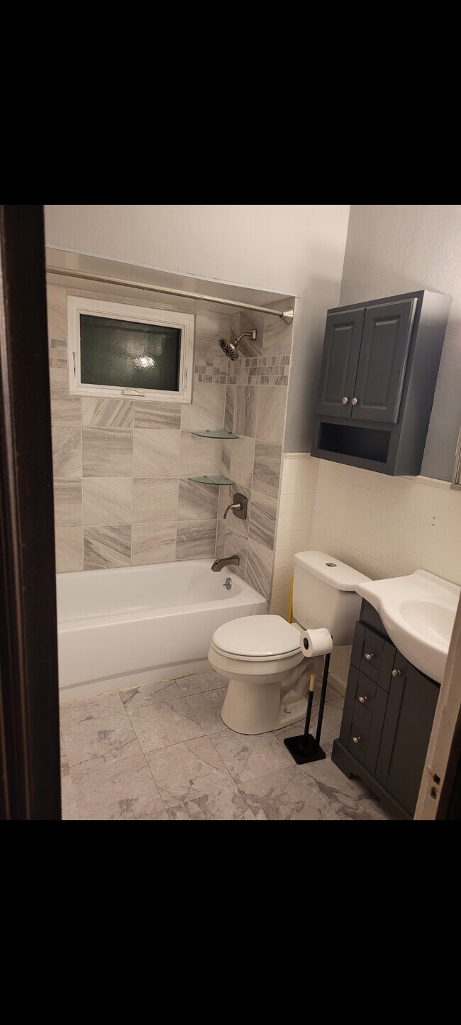 Bathroom - 1465 Orchard Grove Ave
