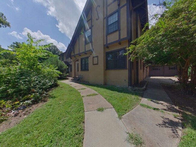 Foto del edificio - 807 N Carter St