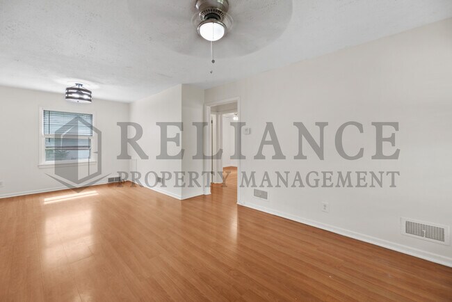 Foto del edificio - 1144 Prairie Park Rd