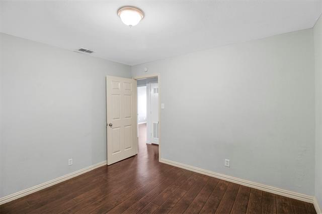 Foto del edificio - 2425 Lakeview Cir