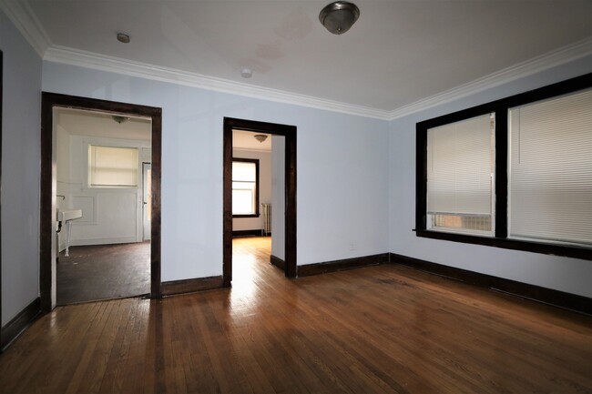Building Photo - 11106 S Parnell Ave
