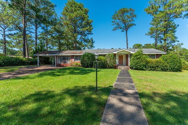Building Photo - 73 Oaklawn Square