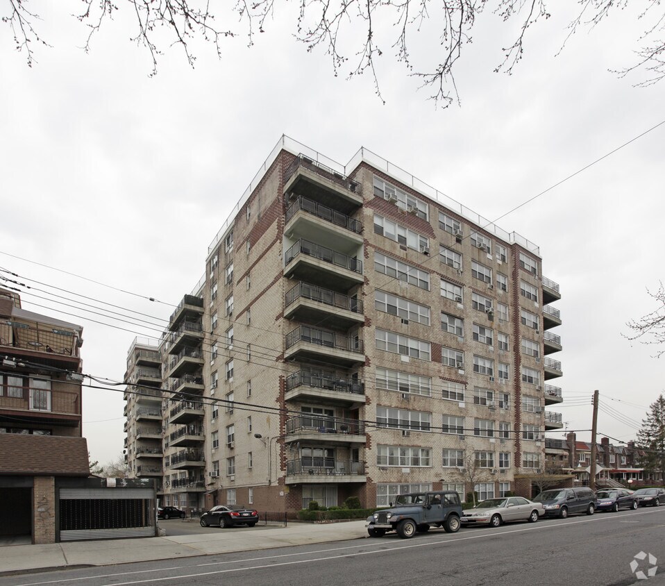 Foto principal - 4750 Bedford Ave