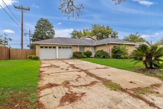 Building Photo - 6602 Indian Lake Dr