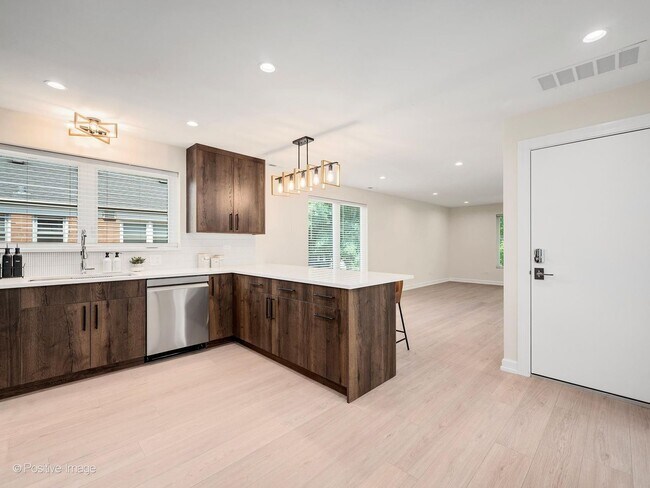 Foto del edificio - 511 Forest Ave