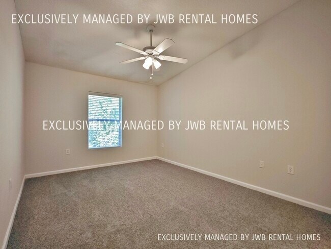 Foto del edificio - 7920 Merrill Rd