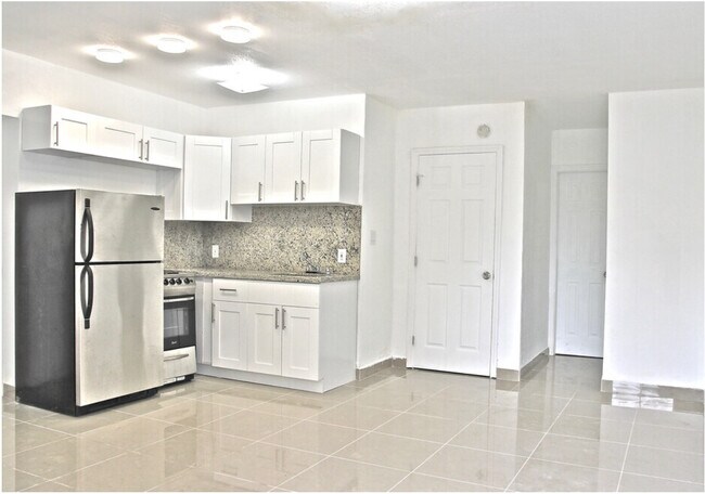 Foto del edificio - 1044-1046 Foster Rd, Hallandale Beach