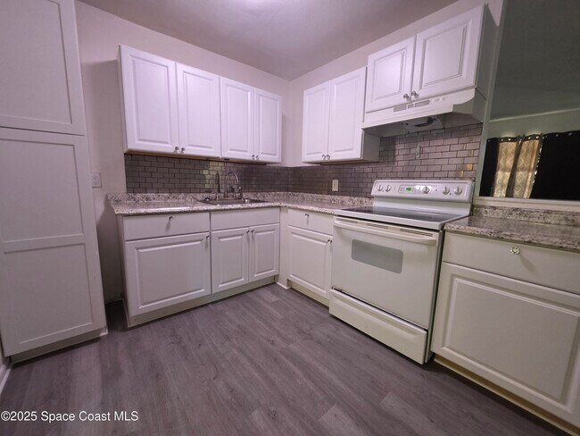 Foto del edificio - 747 E University Blvd