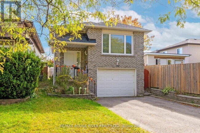Photo du bâtiment - 102 Turnberry Crescent