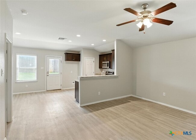 Building Photo - 737 Peak Pl