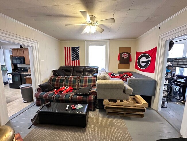 Foto del edificio - Four Bedroom on Carr St.