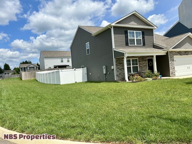 Building Photo - 7402 Cottontail St