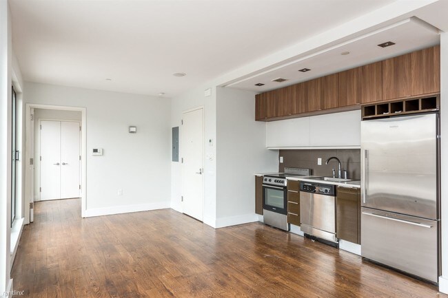 Foto del edificio - 2 br, 1 bath  - 146 Meserole Ave