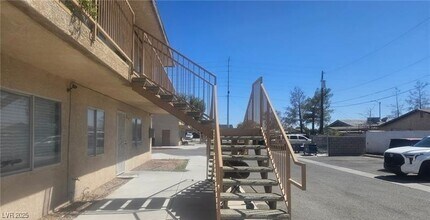 Building Photo - 4030 E Carey Ave