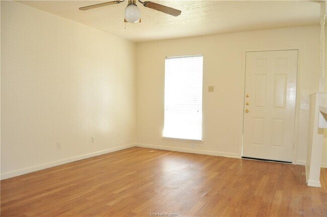 Building Photo - 1501 Hawk Tree Dr