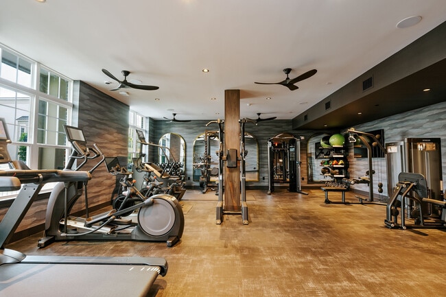 Building Photo - Laurent