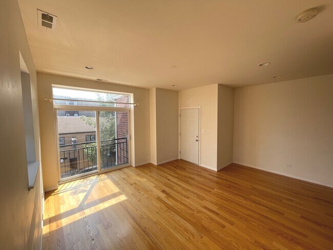 Building Photo - 602 W 26th St
