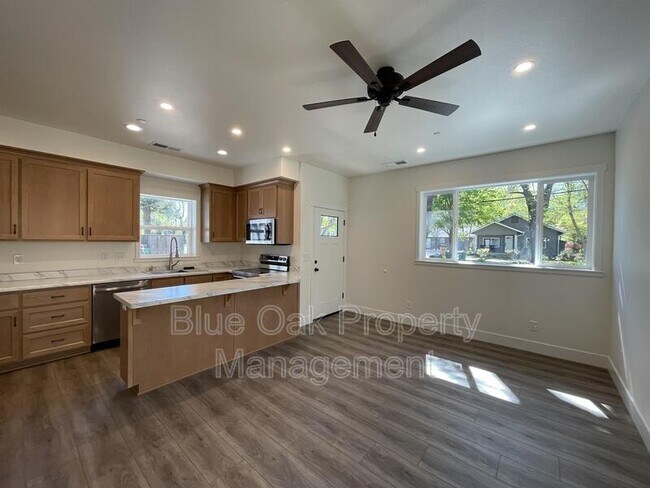 Foto del edificio - 266 E 6th Ave