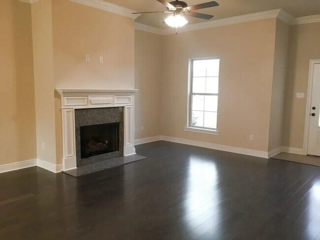 Building Photo - Iowa, Louisiana | House For Rent