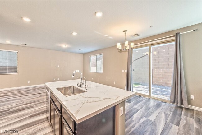 Foto del edificio - 3215 Gardenia Falls Ct