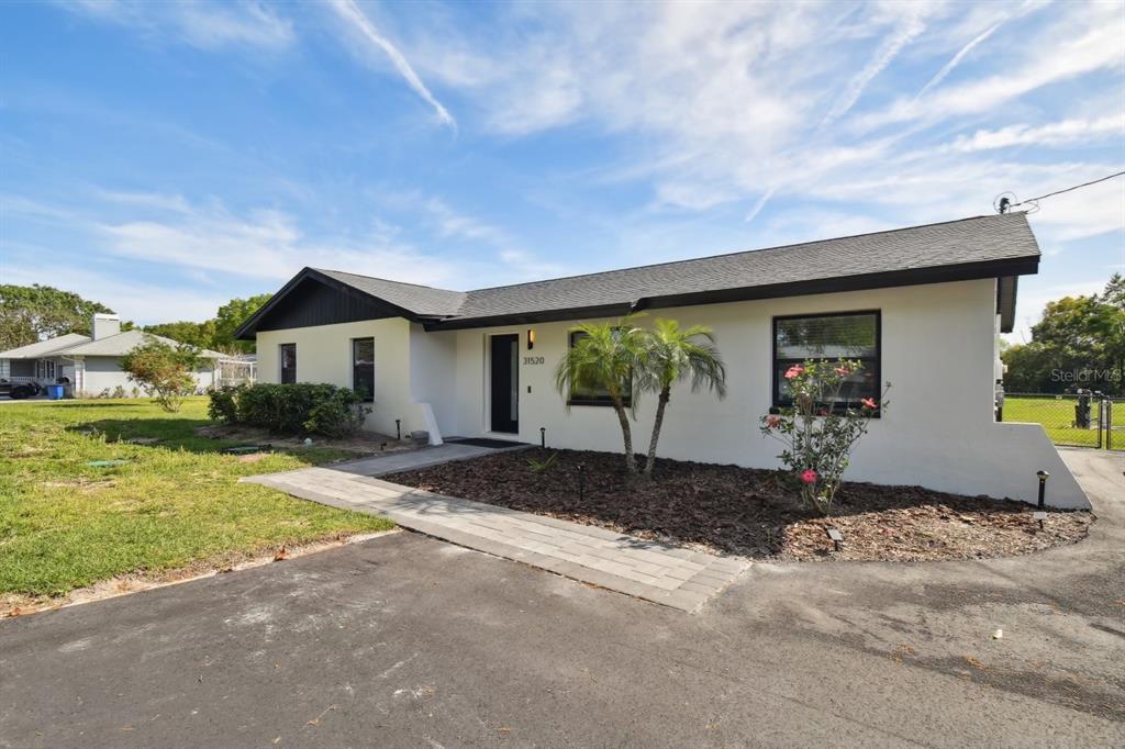 Primary Photo - 31520 Hunt Club Ln