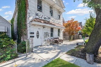 Building Photo - 3717 S Hermitage Ave