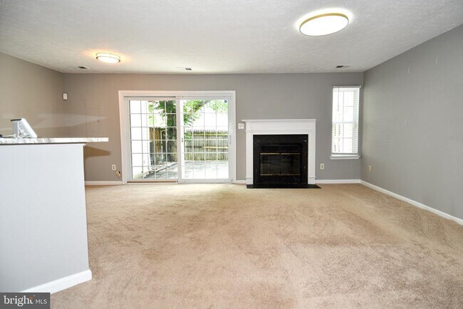 Foto del edificio - 13703 Lord Sterling Pl
