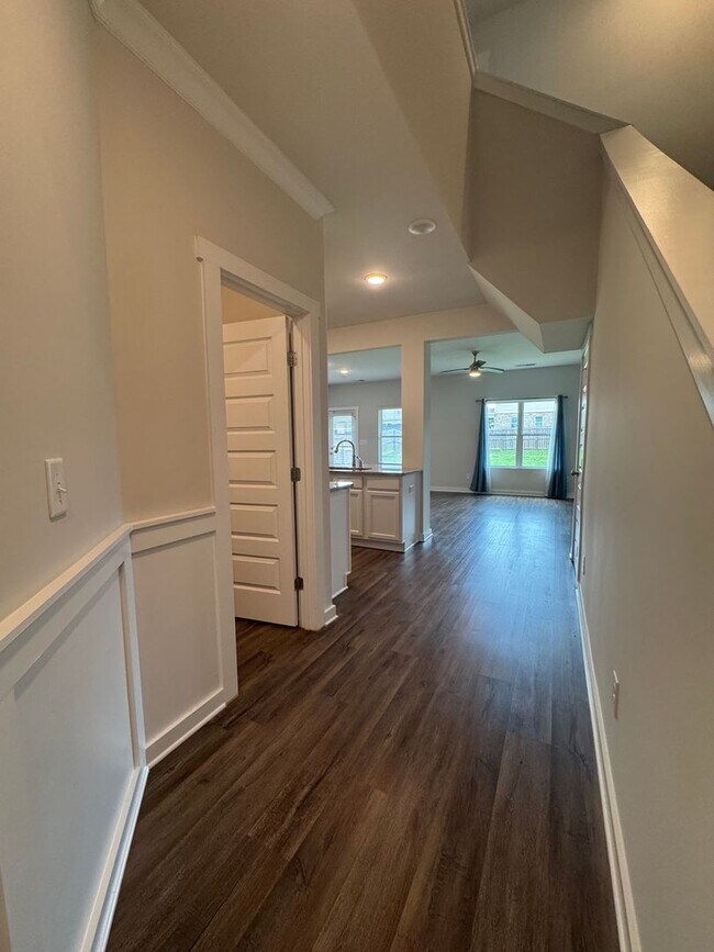 Building Photo - Spacious 3-Bedroom Home with Loft – Minute...