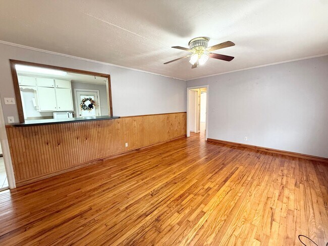 Building Photo - 603 Gideon St