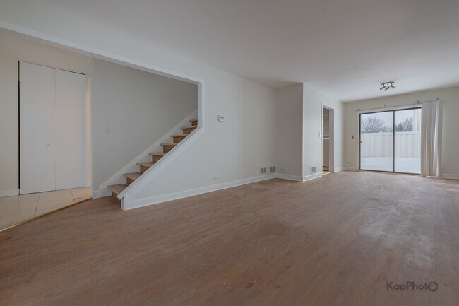 Building Photo - 102 N Waterford Dr