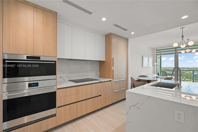 Foto del edificio - 2411 Laguna Cir