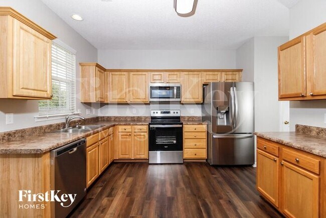 Foto del edificio - 6161 Glen Way Dr